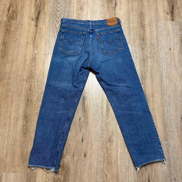 Levis Jeans Women Size 28 Blue Demin Wedgie Straight Cotton Medium Wash Raw Hem - Picture 2 of 16
